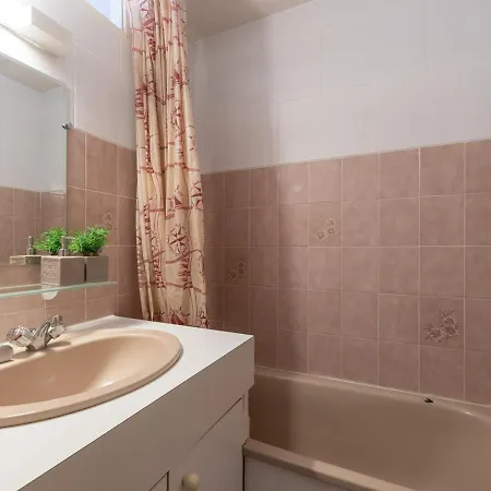 4 Pers. Avec Balcon, Parking Privé Et Casier à Skis, Proche Centre Saint-lary - Fr-1-296-220