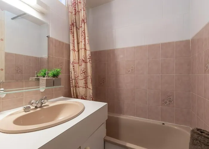 4 Pers. Avec Balcon, Parking Privé Et Casier à Skis, Proche Centre Saint-lary - Fr-1-296-220